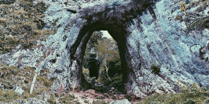 旅行达人的智能生活：用小雅GD联动窗帘设置日出唤醒与晚安场景，提升穿搭仪式感