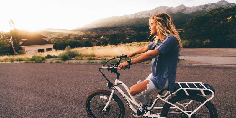 波西米亚风节日氛围指南：用灯光、音乐与语音祝福打造时尚生活方式